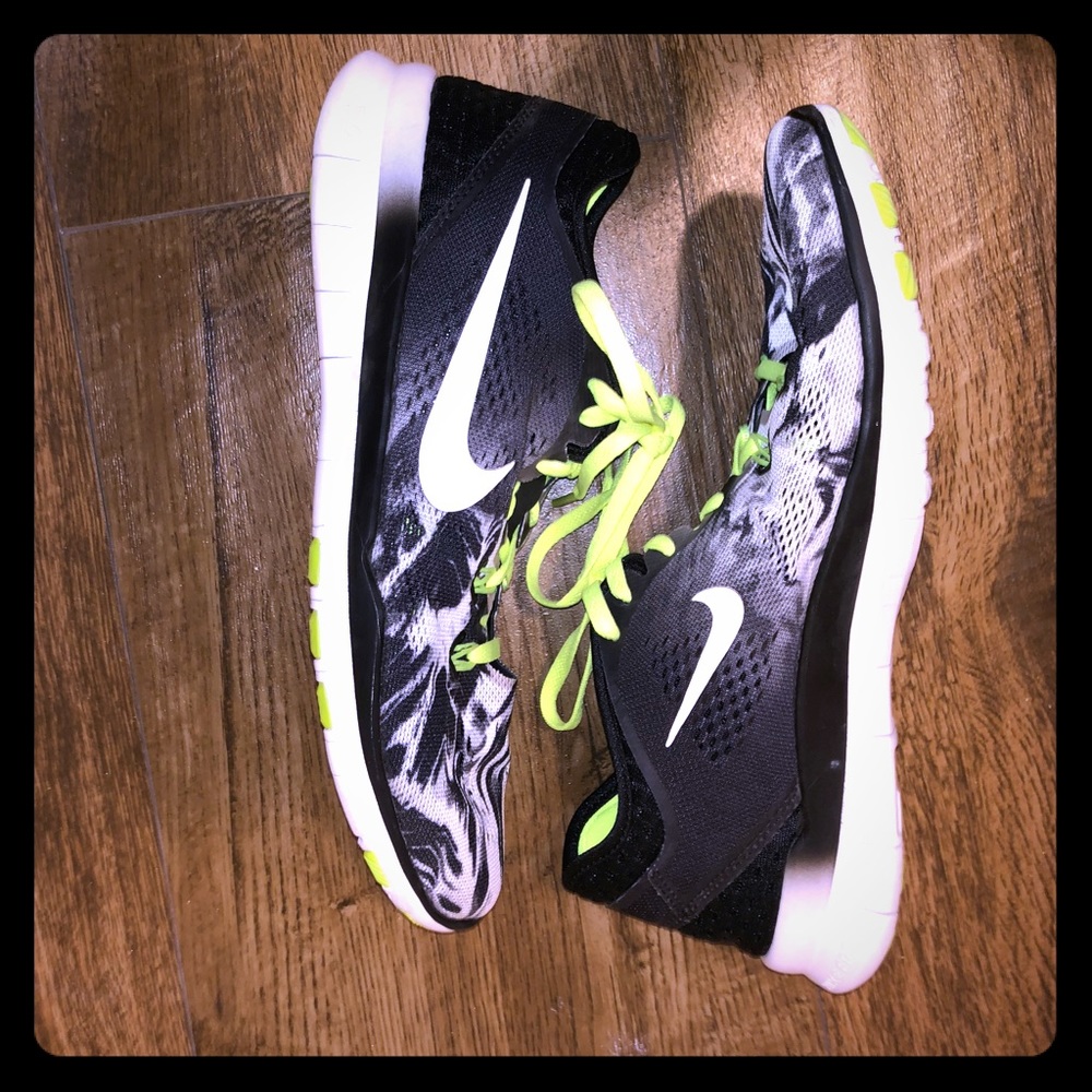 Nike 5.0 black white and neon tennishoes